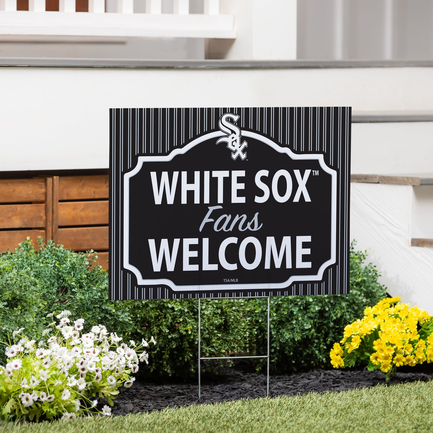 Chicago White Sox Coroplast Yard Sign, "Fans Welcome"