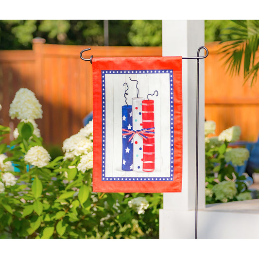 Americana Firecrackers Garden Strié Flag