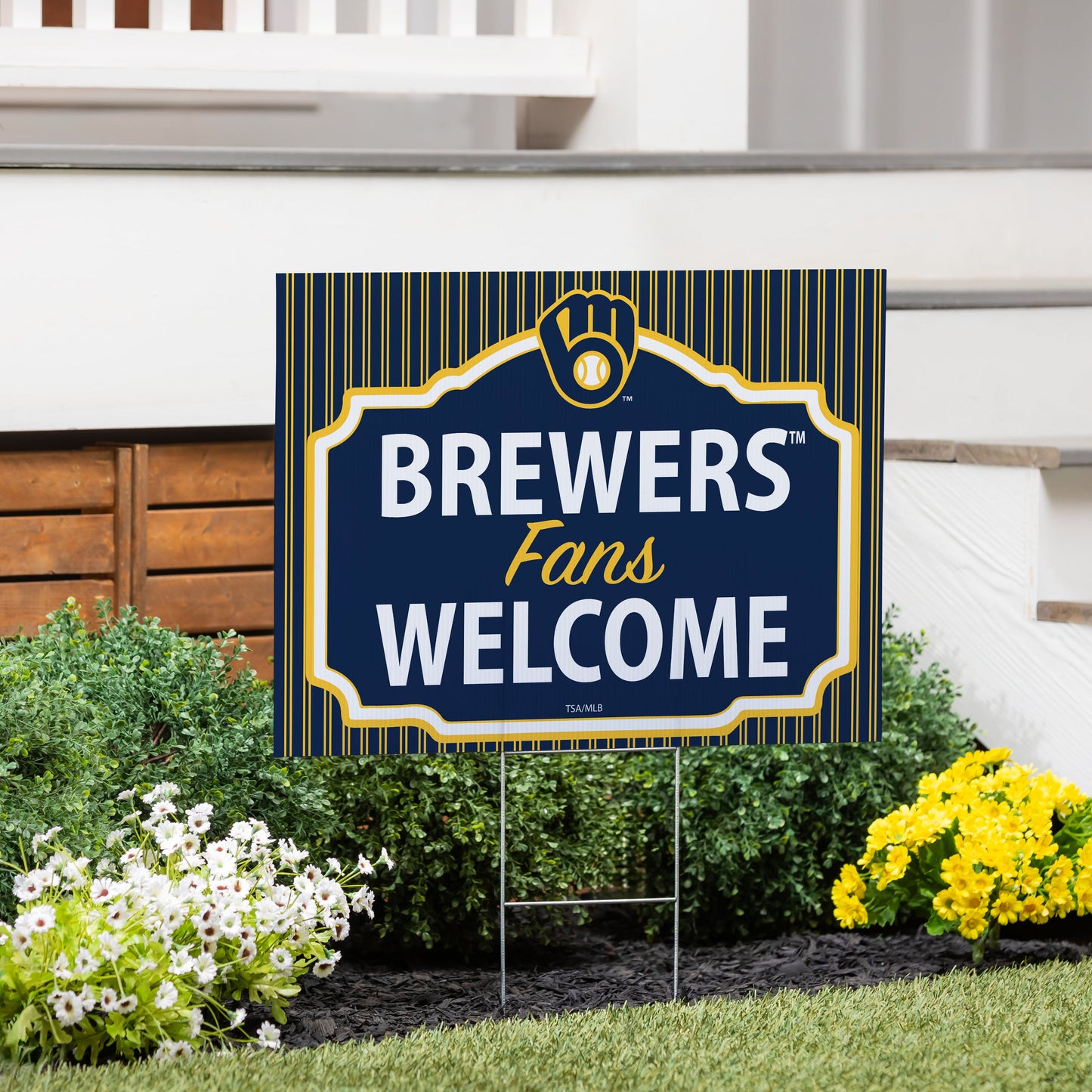 Milwaukee Brewers Coroplast Yard Sign, "Fans Welcome"