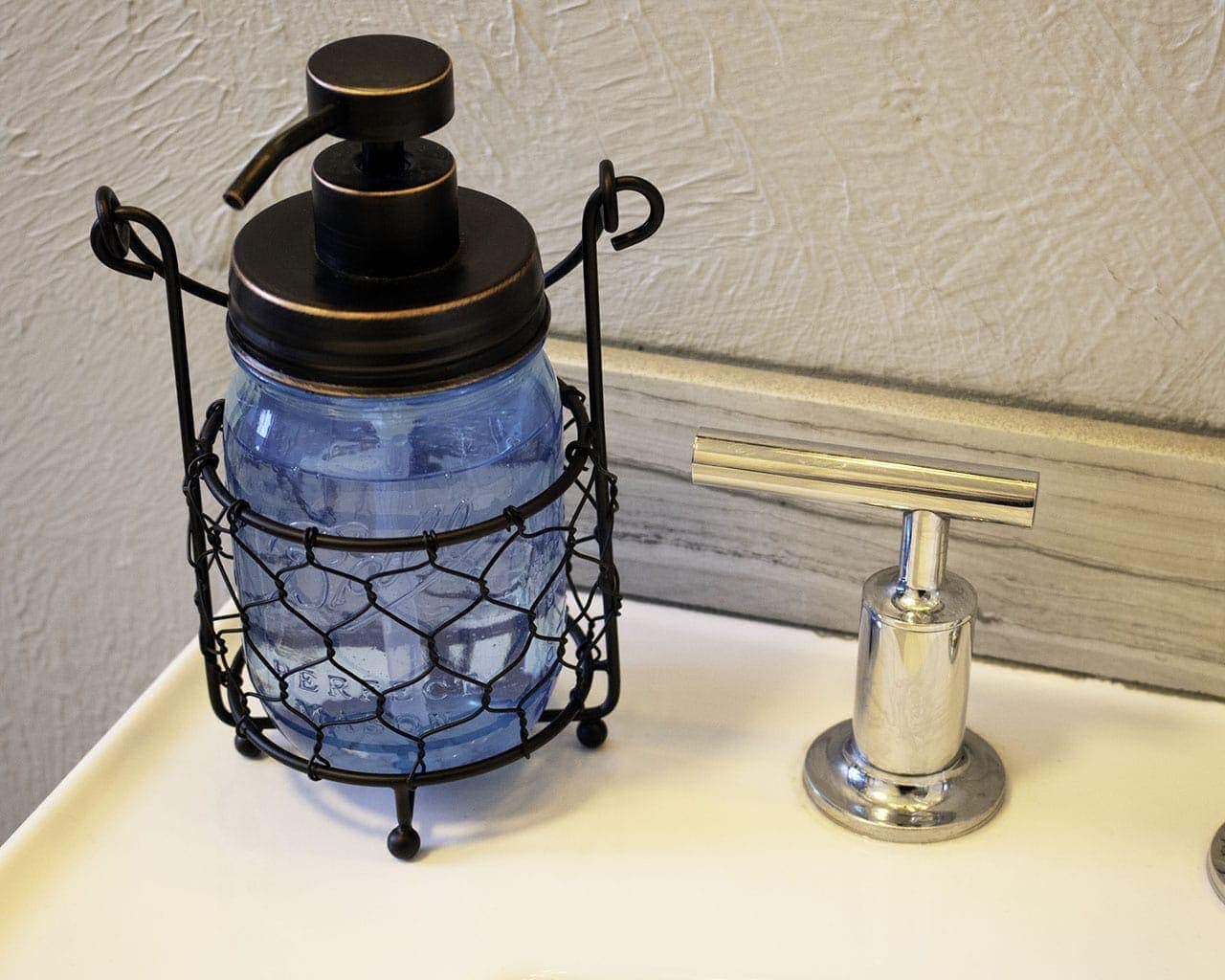 Single Pint Jar Caddy with Chicken Wire for Hanging or Carrying One Mason Jar